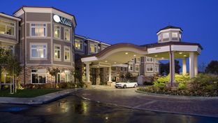 West Inn & Suites