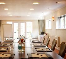 Walton Cottage Hotel & Suites Meeting