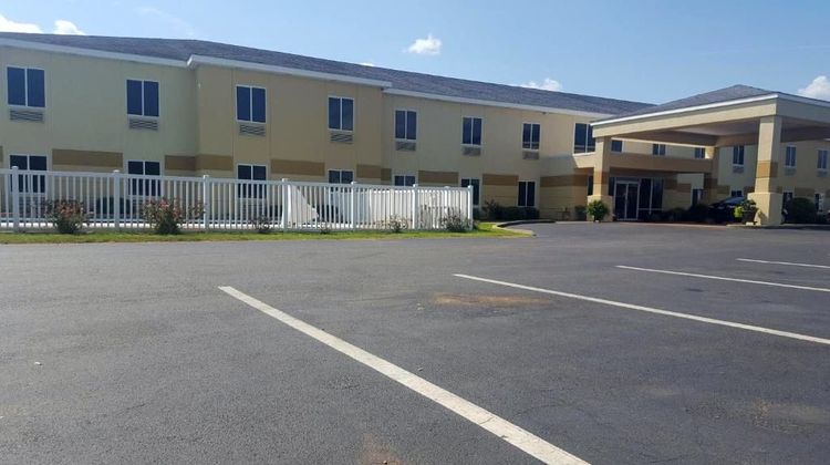 The Rutledge Inn & Suites Exterior