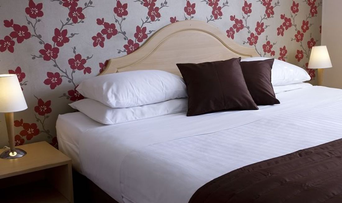 Brent Hotel Room