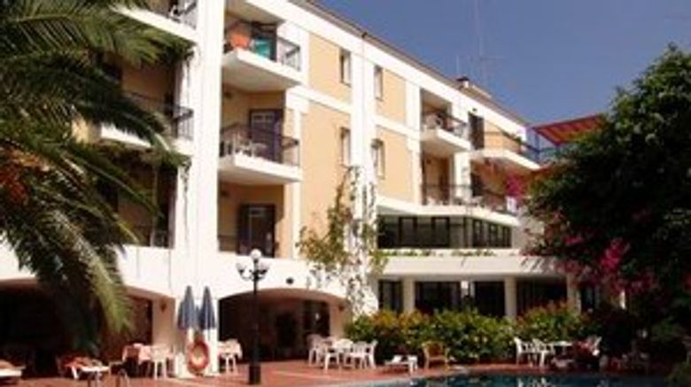 <b>Hotel Fortezza Pool</b>