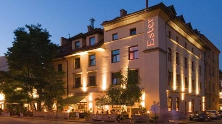 Ester Hotel Exterior