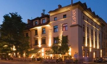 Ester Hotel