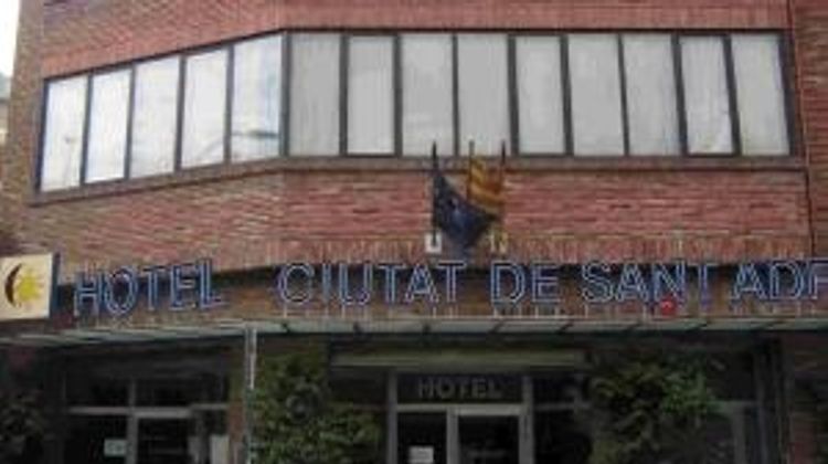 Hotel Ciutat de Sant Adria Exterior