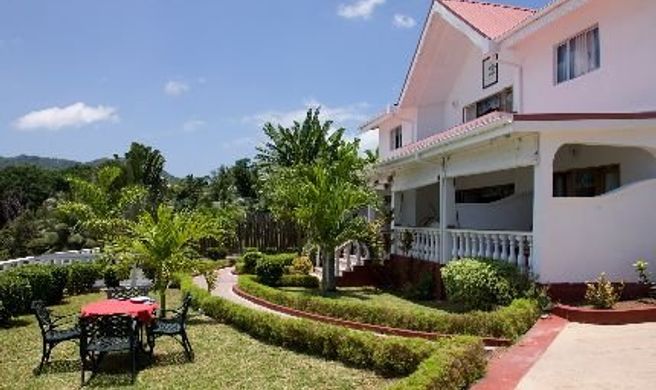 Le Relax Hotel & Restaurant Exterior