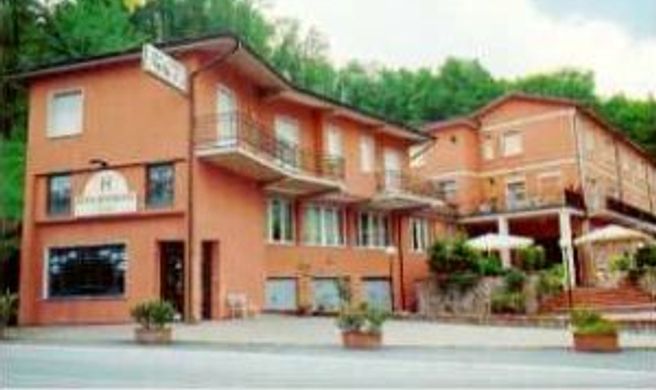 Hotel Nella Exterior