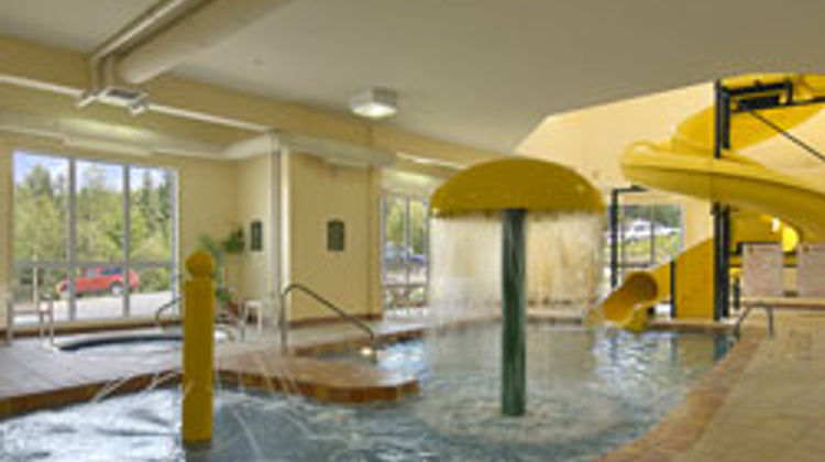 Super 8 Sainte Agathe Des Monts Pool