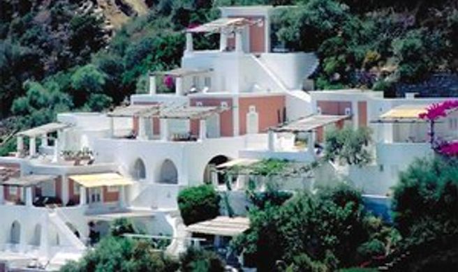 Hotel Raya Exterior