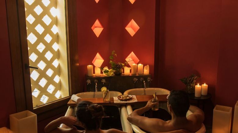 <b>Cavas Wine Lodge Spa</b>