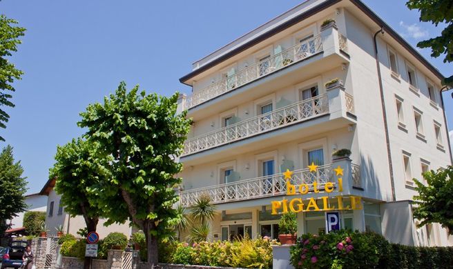 Hotel Pigalle Exterior