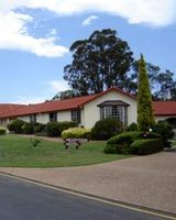 McNevins Warwick Motel