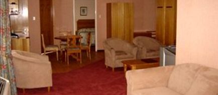 McNevins Warwick Motel Suite