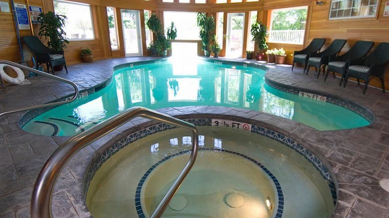 <b>Mill Falls Resort Collection at the Lake Pool</b>