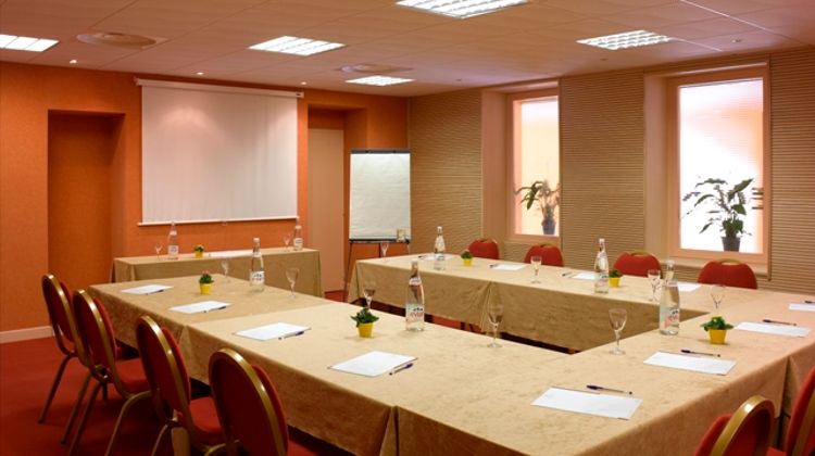 Golf Hotel Meeting