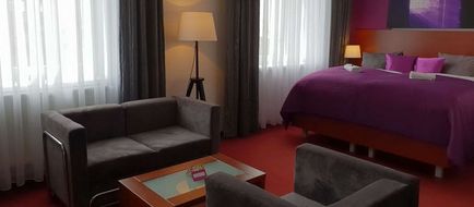 Hotel Color Room