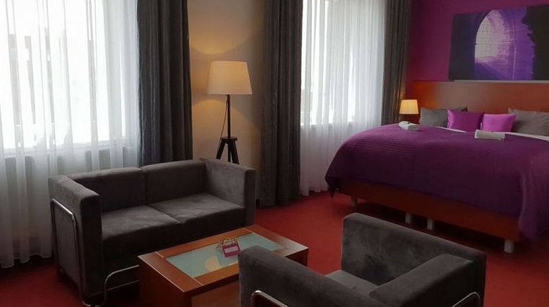 <b>Hotel Color Room</b>