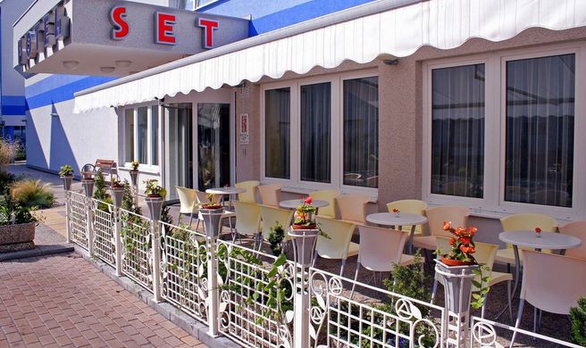 Hotel Set Exterior