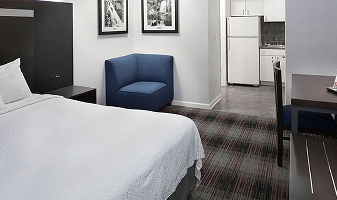 Luxbury Inn & Suites Room
