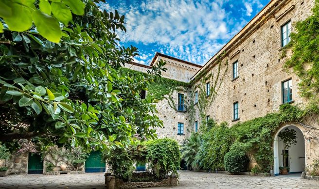 Palazzo Belmonte Exterior