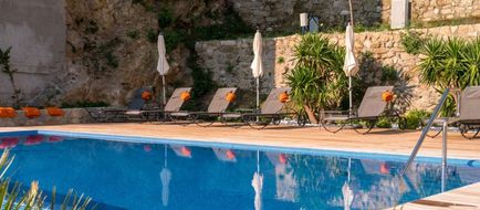 Arbiana Hotel Pool