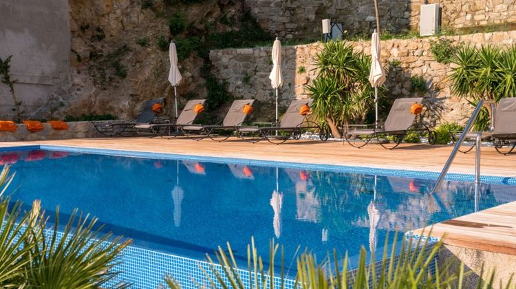 Arbiana Hotel Pool