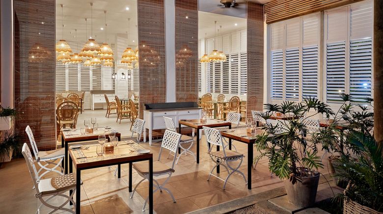 <b>The Ravenala Attitude Hotel Restaurant</b> <b>The Ravenala Attitude Hotel Restaurant</b>