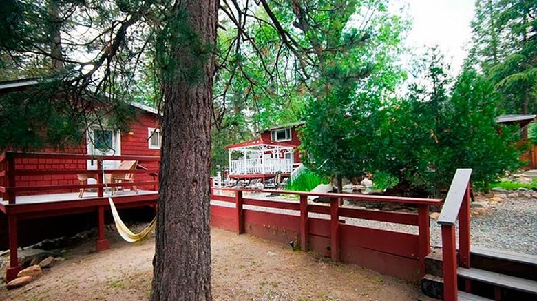 Silver Pines Lodge Exterior