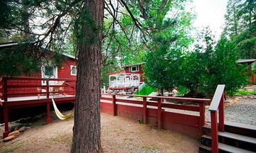Silver Pines Lodge
