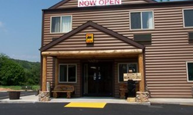 Booneslick Lodge Exterior