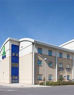 Holiday Inn Express Cardiff Airport