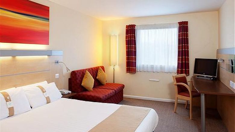 <b>Holiday Inn Express Cardiff Airport Room</b>