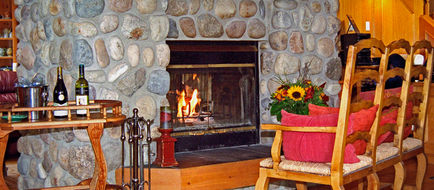 Lady Macdonald Country Inn Lobby