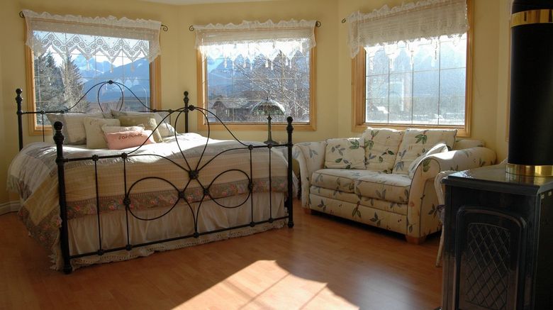 <b>Lady Macdonald Country Inn Suite</b>