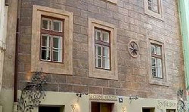 Charming Apartments At The Black Star Exterior