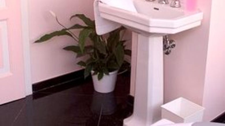 <b>Charming Apartments At The Black Star Health</b>