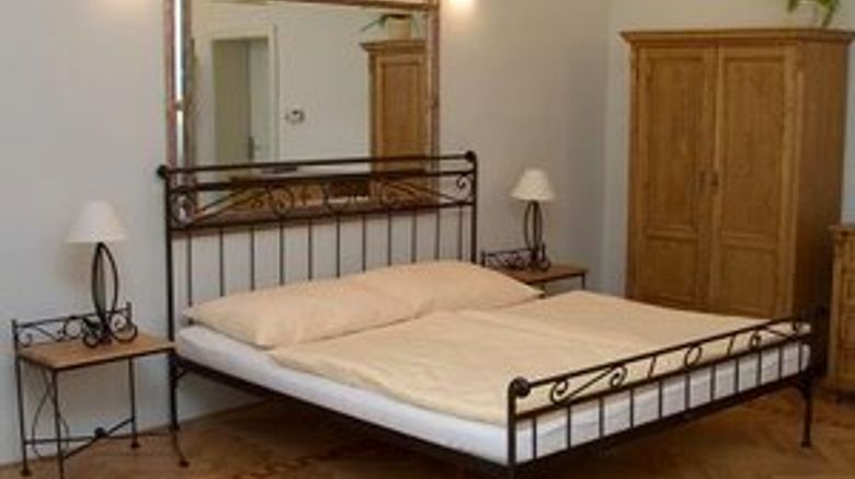 <b>Charming Apartments At The Black Star Suite</b>