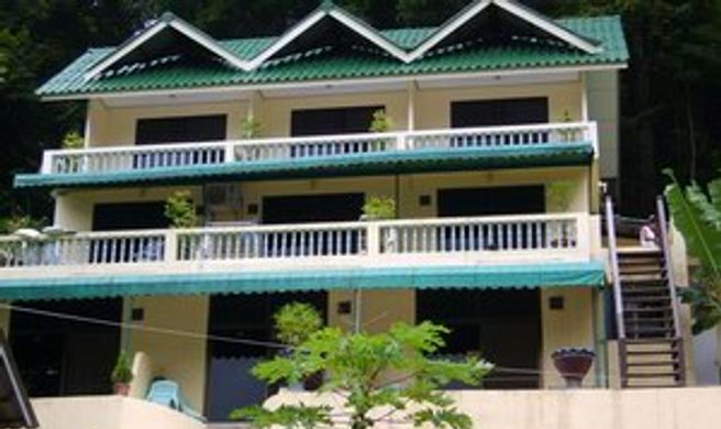 Island Lodge Exterior