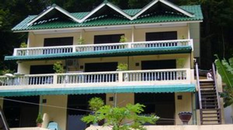 Island Lodge Exterior