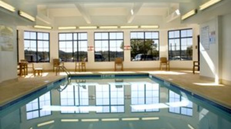 Country Inn & Suites Canton Pool