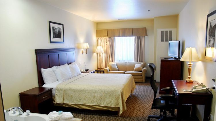 The Montcler HotelcTrademark Col Wyndham Suite