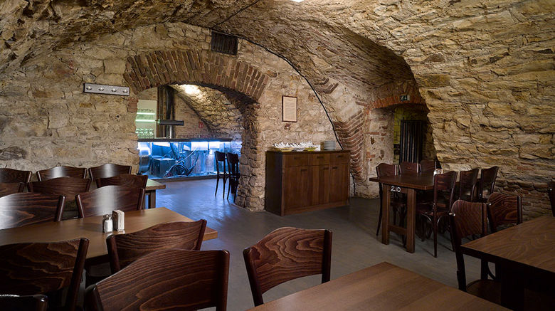 <b>Lokal Inn Restaurant</b>