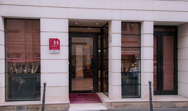 Des Deux Avenues Exterior