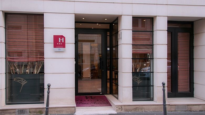 Des Deux Avenues Exterior