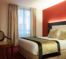 Des Deux Avenues Room