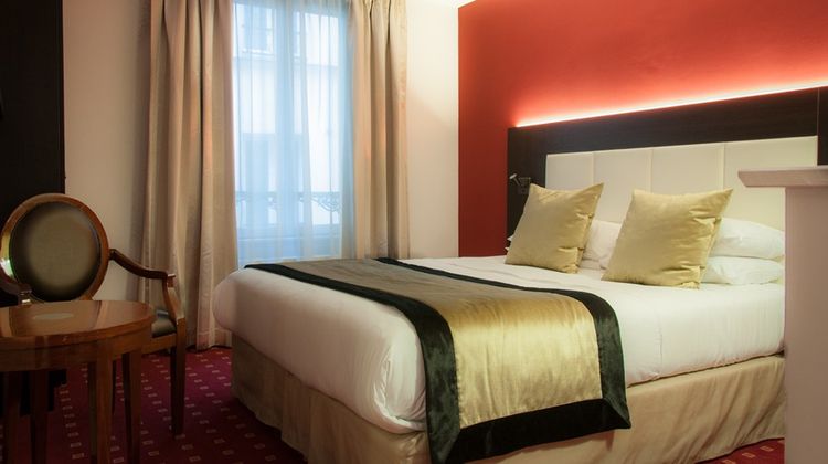 Des Deux Avenues Room