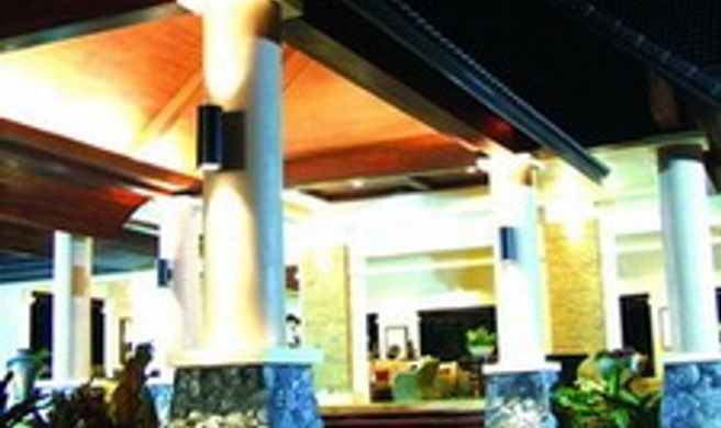 Laluna Hotel & Resort Exterior