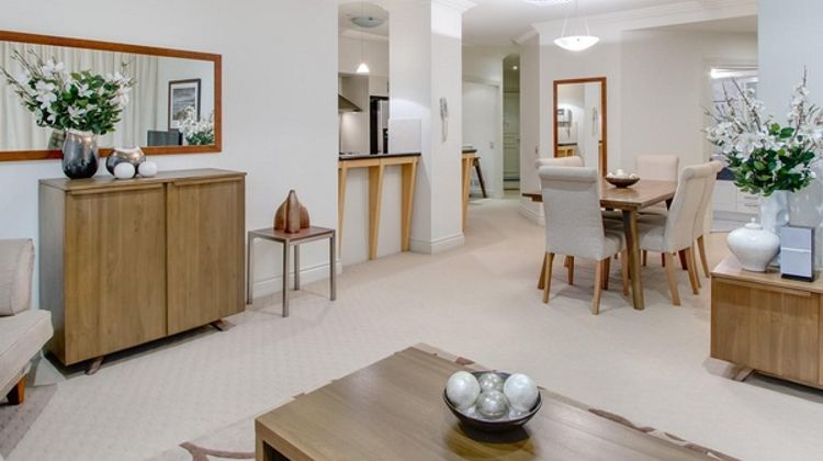 MacArthur Chambers Room