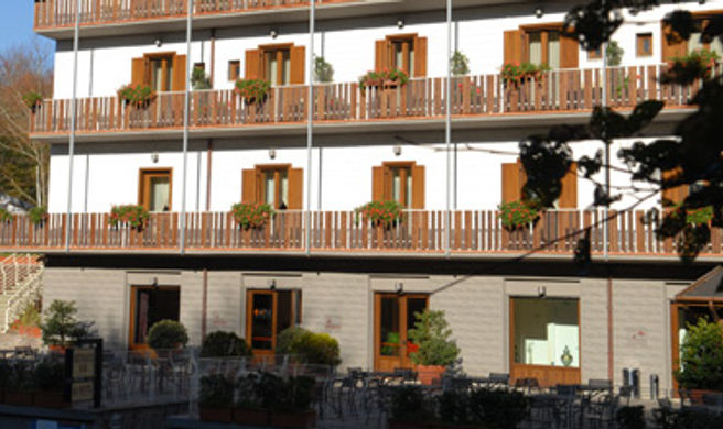 Hotel Miralago Exterior