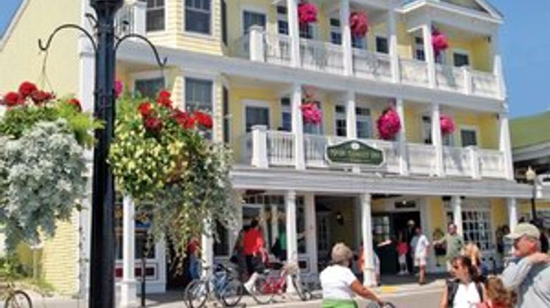 Main Street Inn  and  Suites Exterior