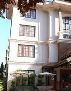 City River Hotel